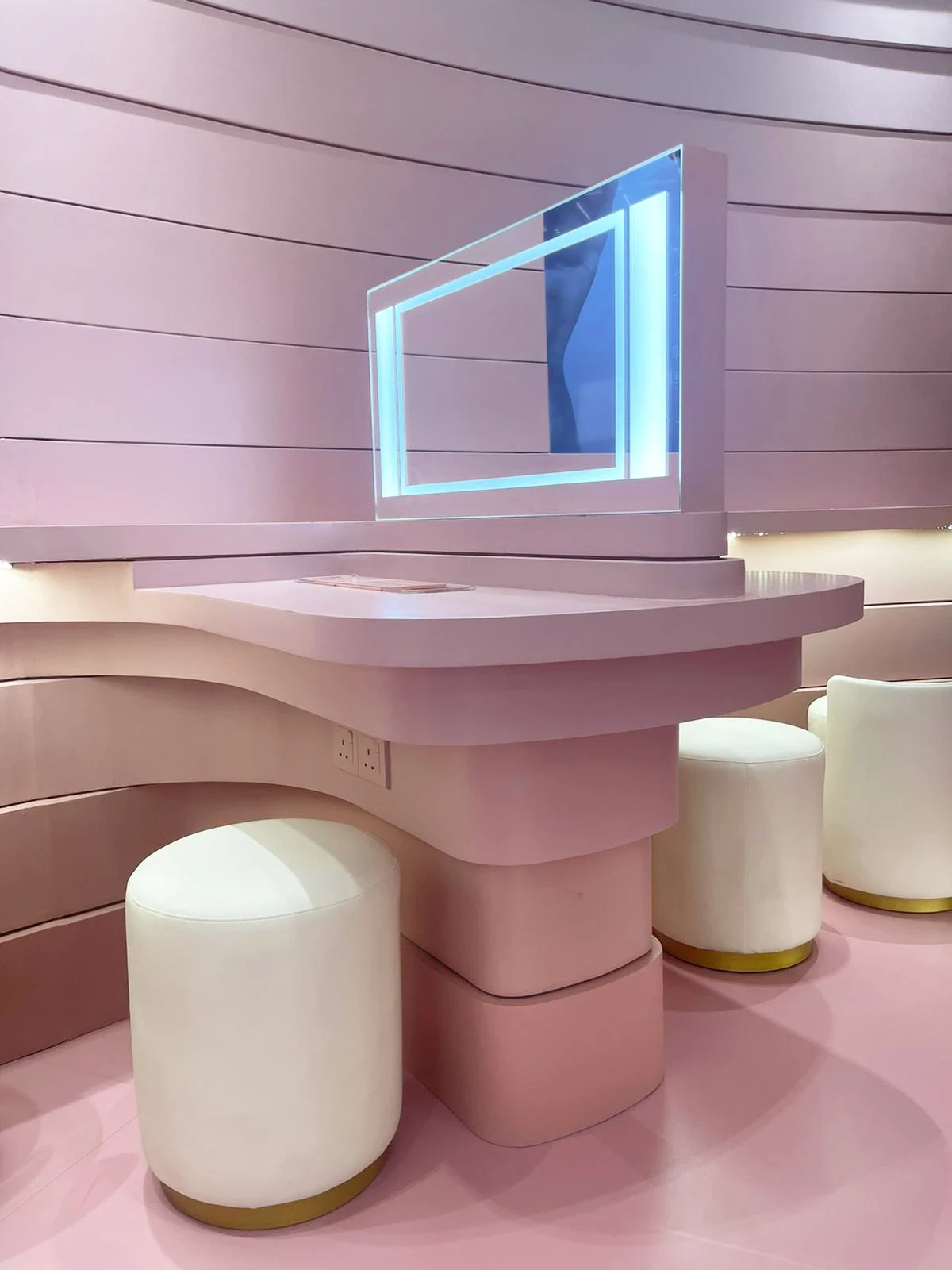 XOVE · Langham Place / Interior view 3